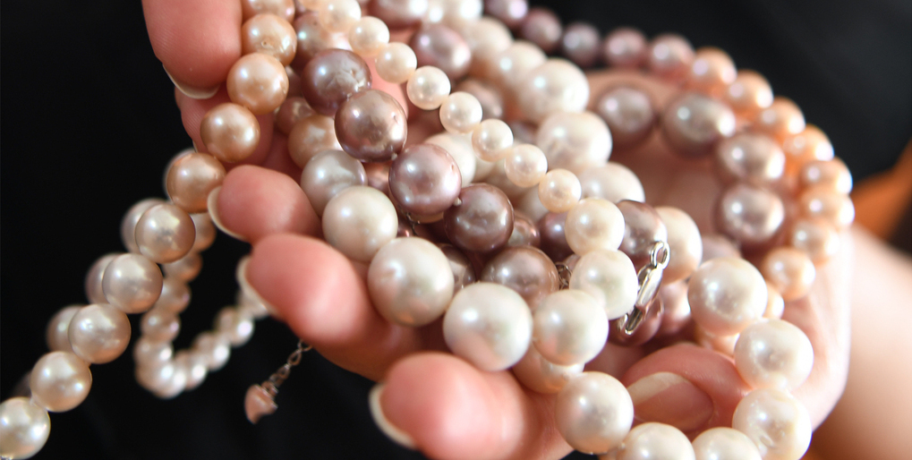 View certificate and unique story of this pearl on our digital Archive Certified Edison pearls — collectible AAA freshwater jewelry by BRILLIAN@T, hand-selected and archived